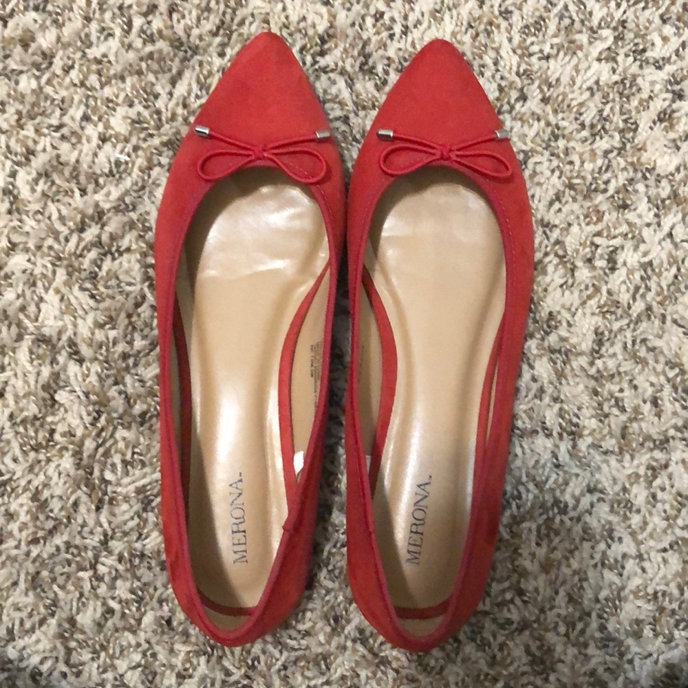 Women’s Red Flats w/ Bow.